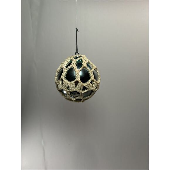 Vintage Crochet Christmas Ornaments Lot of 7 Handmade Ball Decor w/ Flowers - Picture 16 of 16